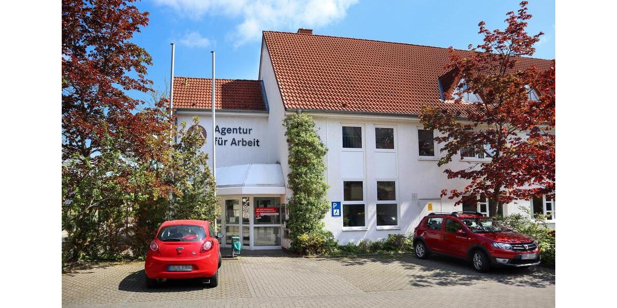 Büro- und Gewerbefläche auf zwei Etagen in Osterburg (Altmark) zu vermieten zimmer