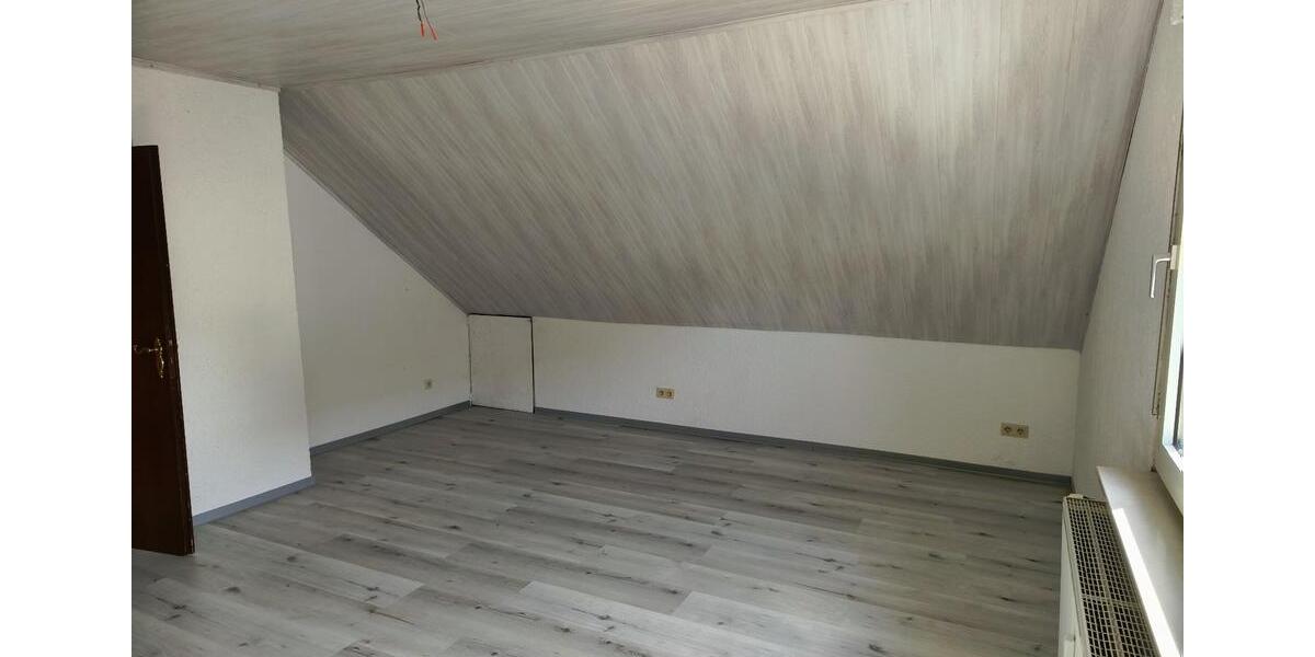 Dachgeschoßwohnung Riedstadt - 2 Zimmer, 50 m&sup2;, 550&euro; | Angebot:26278174