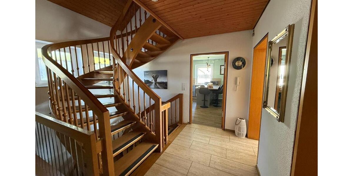 Etagenwohnung Oberndorf am Neckar - 5 Zimmer, 162 m&sup2;, 1.680&euro; | Angebot:24590412