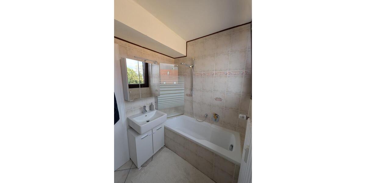 Dachgeschoßwohnung Köln Porz - 4 Zimmer, 94 m&sup2;, 1.310&euro; | Angebot:25949050