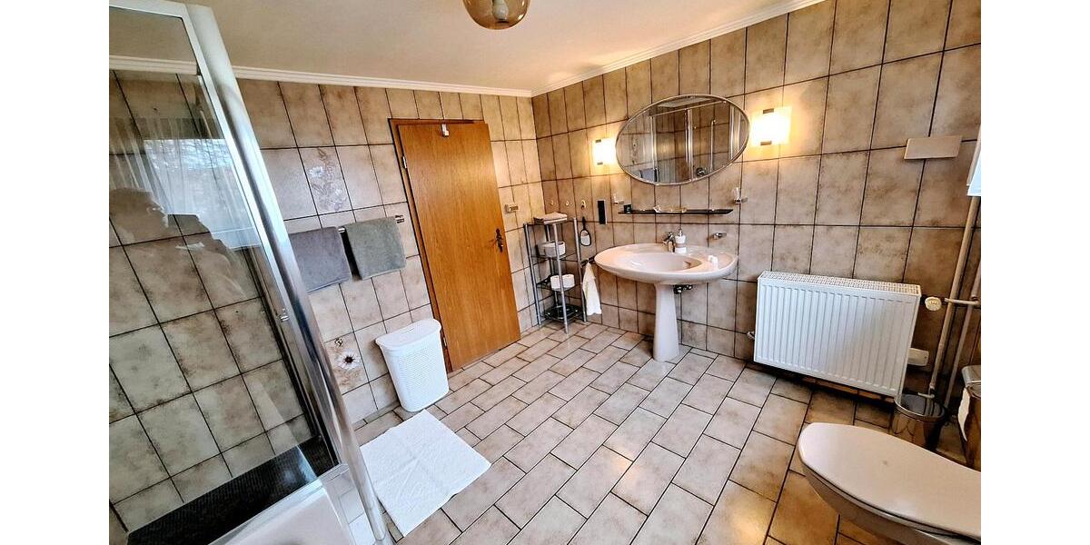 Wohnen auf Zeit Eiterfeld - 5 Zimmer, 130 m&sup2;, 35&euro; | Angebot:23328823