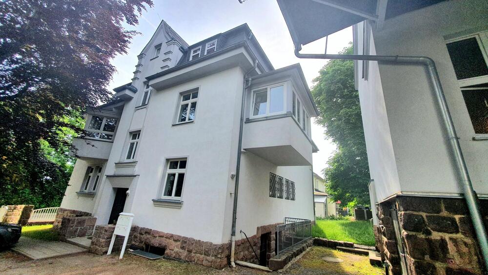 Exklusive 5-Zimmer-Wohnung in schöner Villa. Mit eigenem Gartenbereich und Garage. 5 zimmer