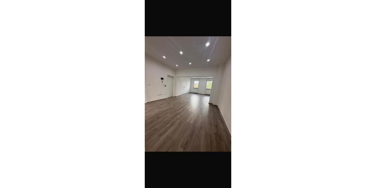 Etagenwohnung Duisburg Rheinhausen - 5 Zimmer, 180 m&sup2;, 1.300&euro; | Angebot:26516432