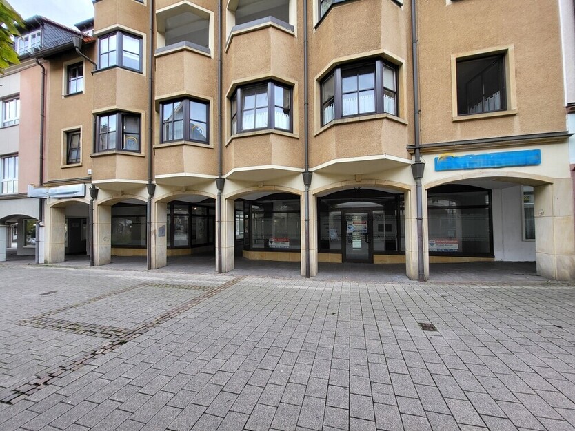Ladenfläche m. großem Schaufenster in der 
