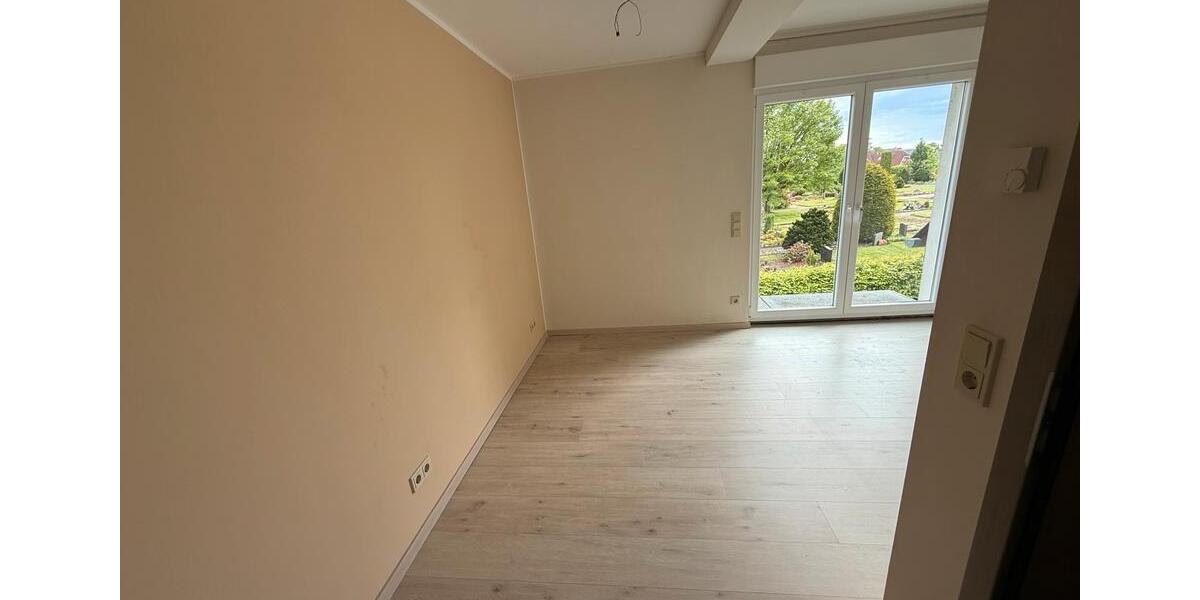 Mehrfamilienhaus, Wohnhaus Hüllhorst - 8 Zimmer, 244 m&sup2;, 2.140&euro; | Angebot:26533419