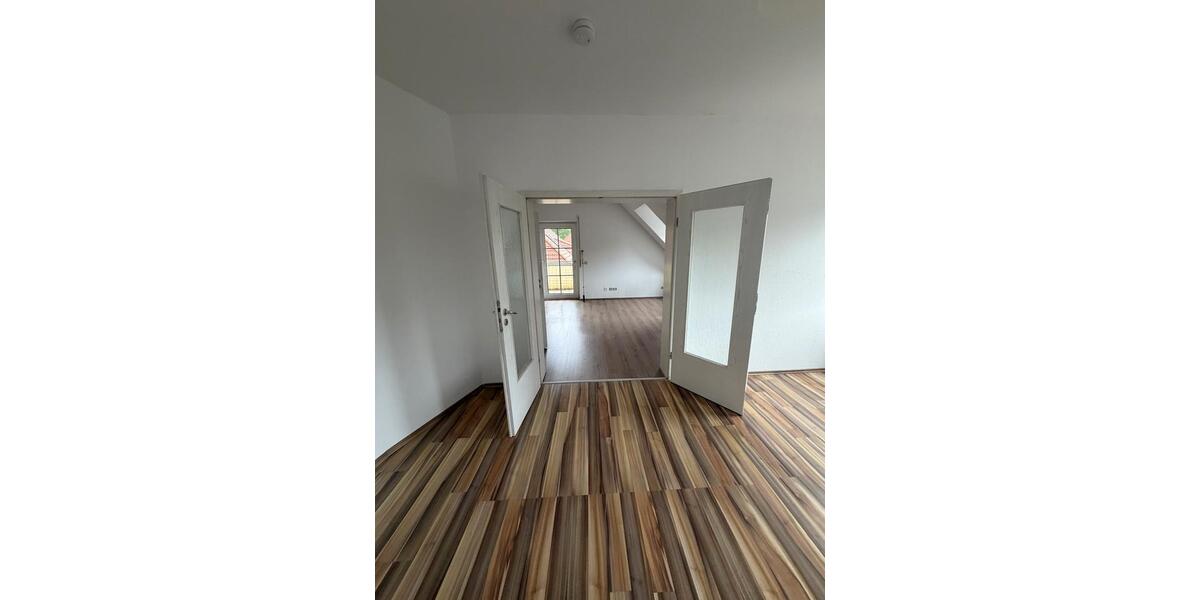 Dachgeschoßwohnung Suhl - 3 Zimmer, 74 m&sup2;, 592&euro; | Angebot:26432697