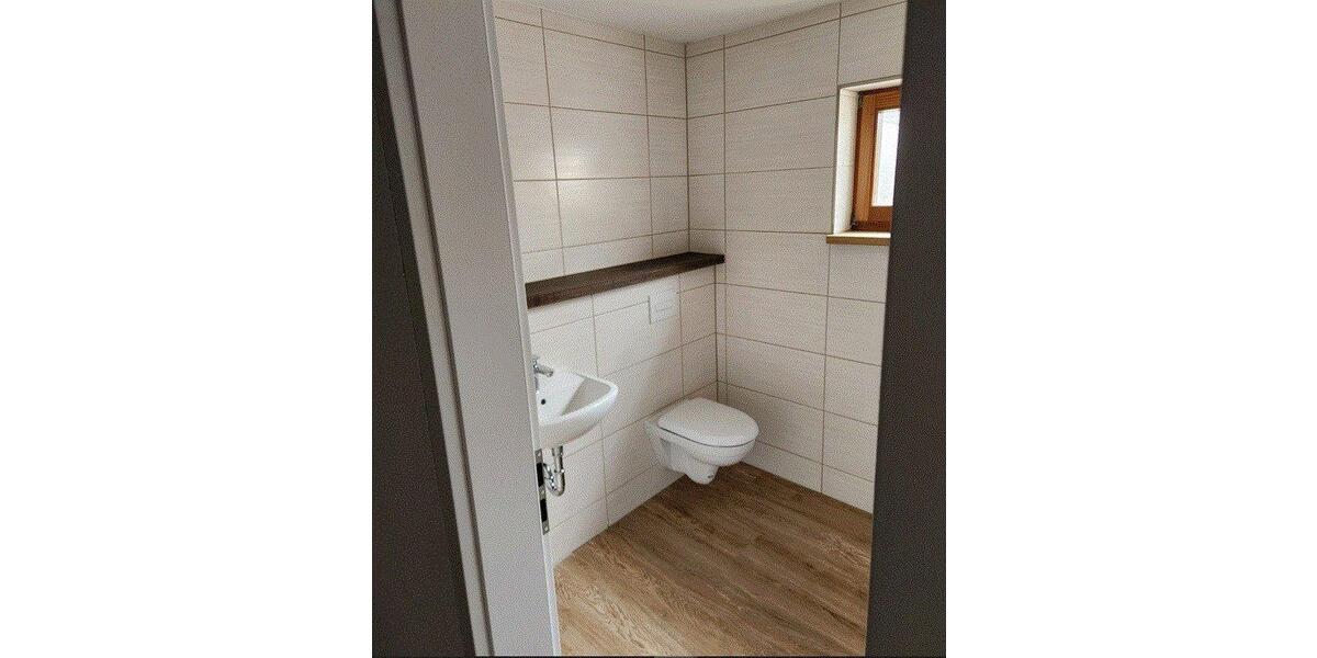 Etagenwohnung Suhl Schmiedefeld am Rennsteig - 5 Zimmer, 182 m&sup2;, 1.100&euro; | Angebot:25975045