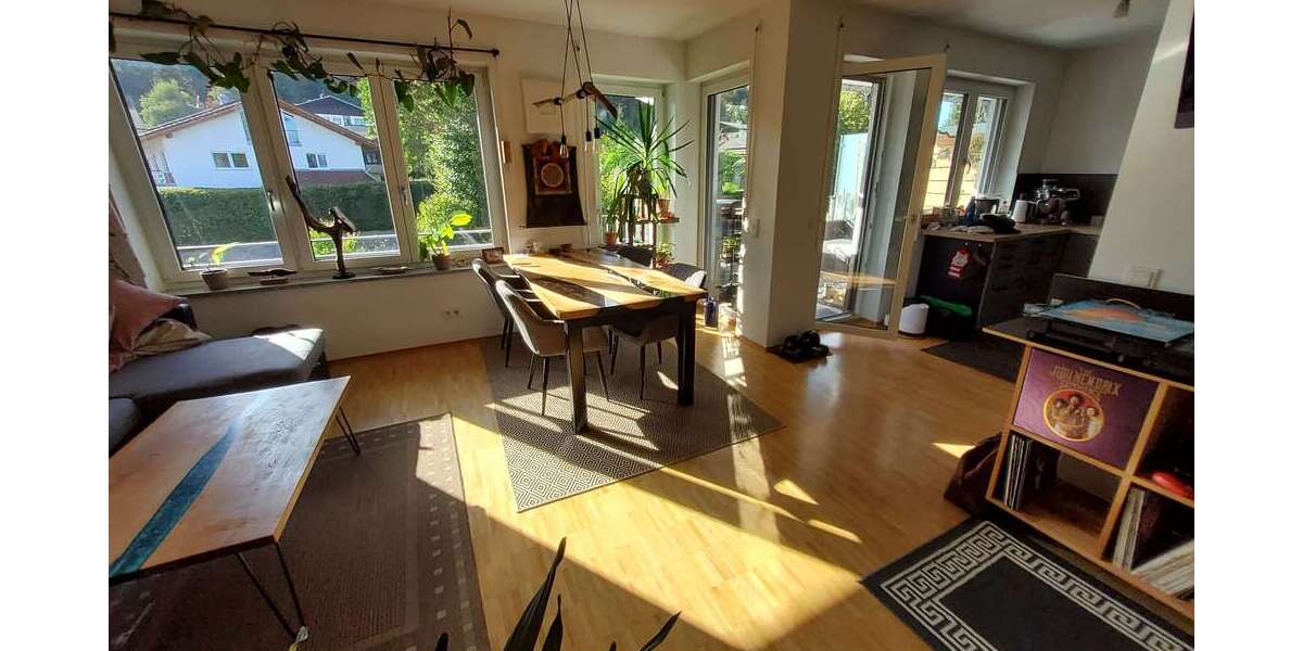 Etagenwohnung Wackersberg - 3 Zimmer, 91 m&sup2;, 1.575&euro; | Angebot:27363024
