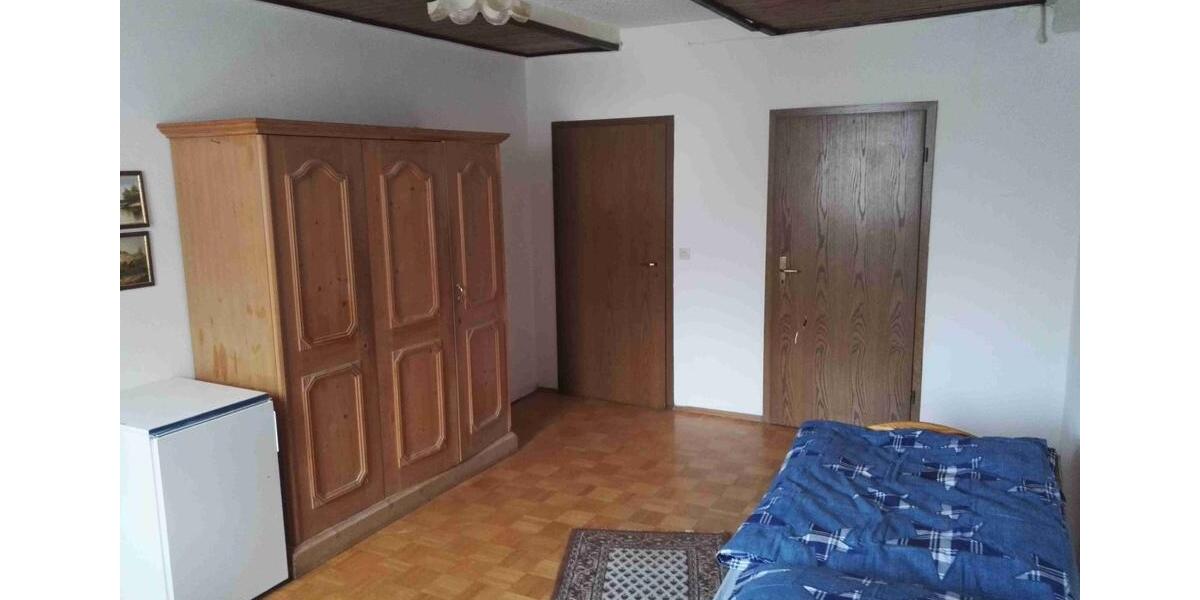 Möbliertes Zimmer mit DUWC, 24qm, 370 EUR warm incl. Strom 1 zimmer