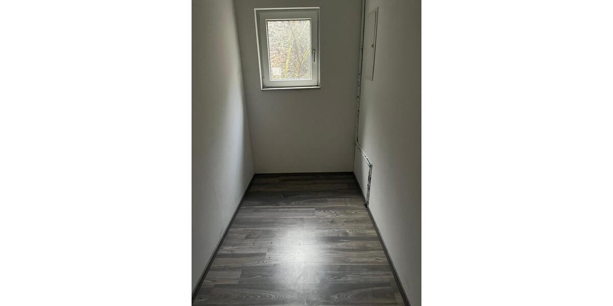 Etagenwohnung Burgbrohl - 4 Zimmer, 100 m&sup2;, 850&euro; | Angebot:25993415