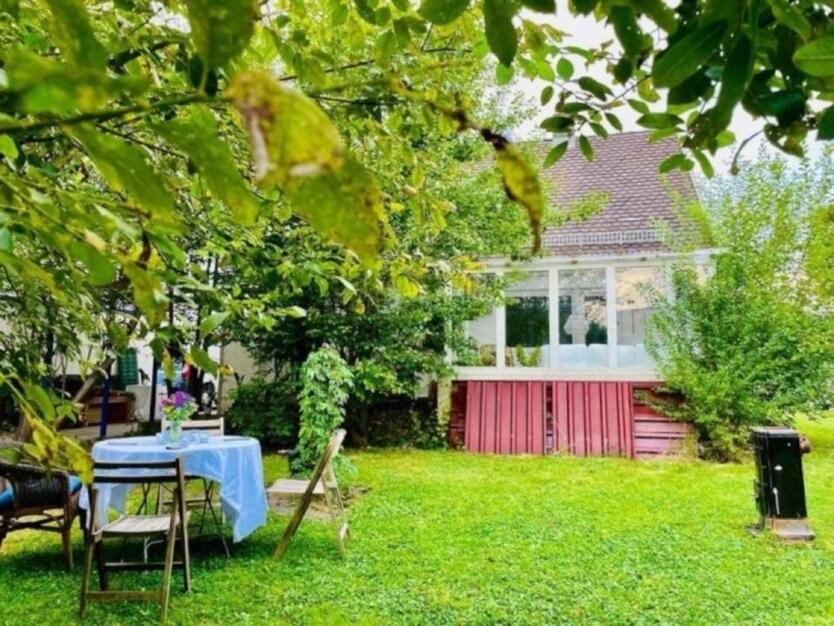 schönes, helles Zimmer im Haus mit Garten zimmer
