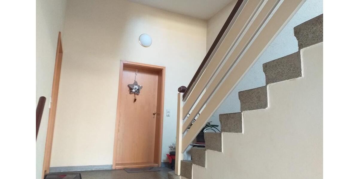 Etagenwohnung Crimmitschau - 3 Zimmer, 69 m&sup2;, 380&euro; | Angebot:26475231