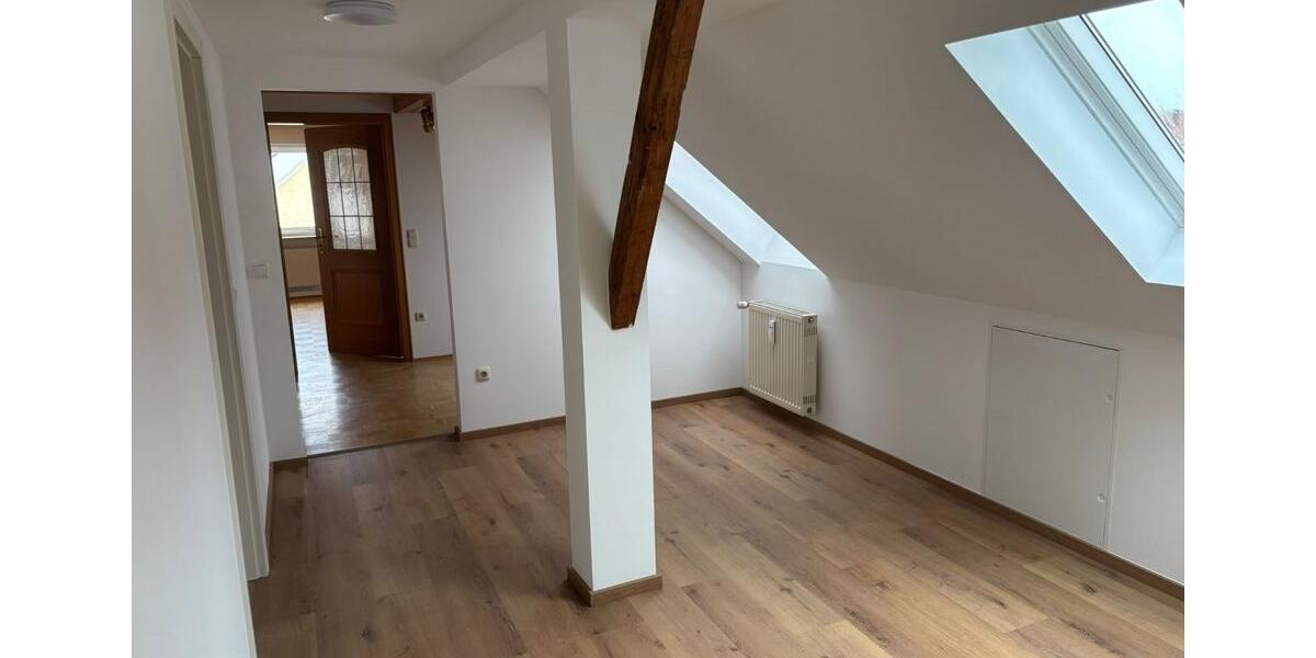 Dachgeschoßwohnung Kößlarn - 3.5 Zimmer, 105 m&sup2;, 520&euro; | Angebot:26039846