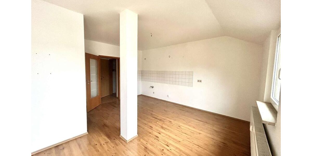 Dachgeschoßwohnung Limbach-Oberfrohna Oberfrohna - 4 Zimmer, 92 m&sup2;, 644&euro; | Angebot:26664449