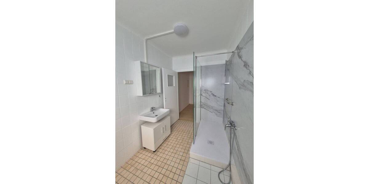 Etagenwohnung Saarbrücken St Johann - 3 Zimmer, 90 m&sup2;, 900&euro; | Angebot:26804247