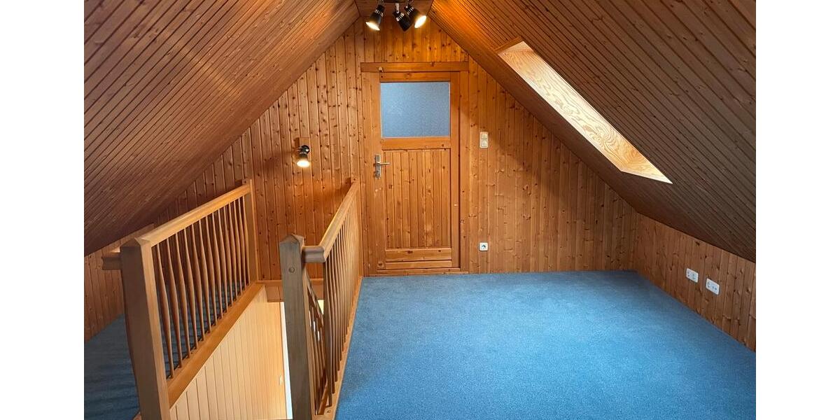 Dachgeschoßwohnung Stade Bützfleth - 4 Zimmer, 110 m&sup2;, 1.400&euro; | Angebot:24432525