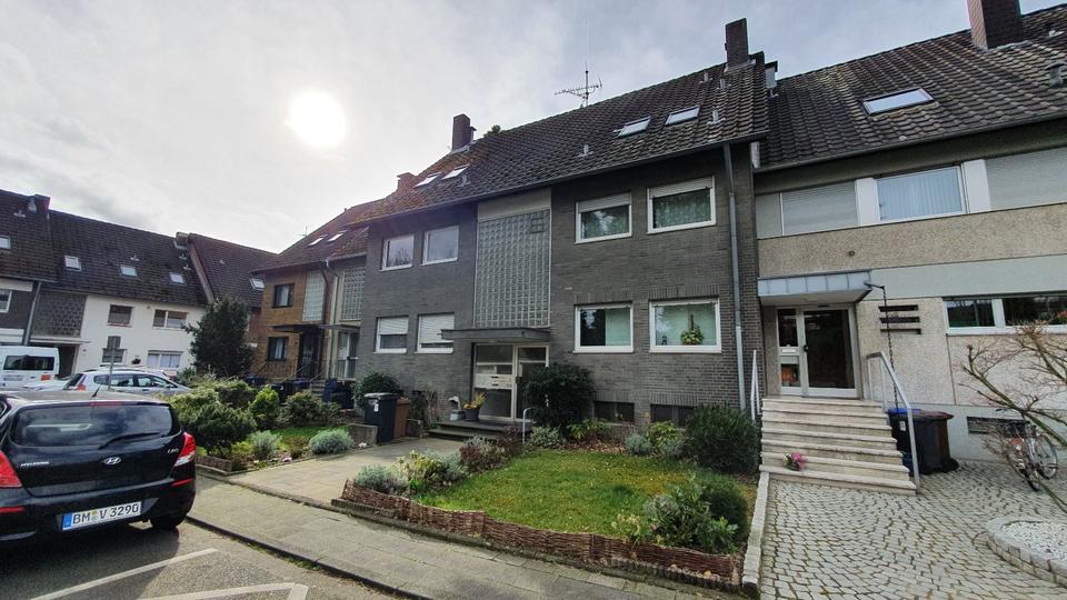 Teilsanierte DG-Wohnung mit Sonnenbalkon mitten in Brühl 1 zimmer