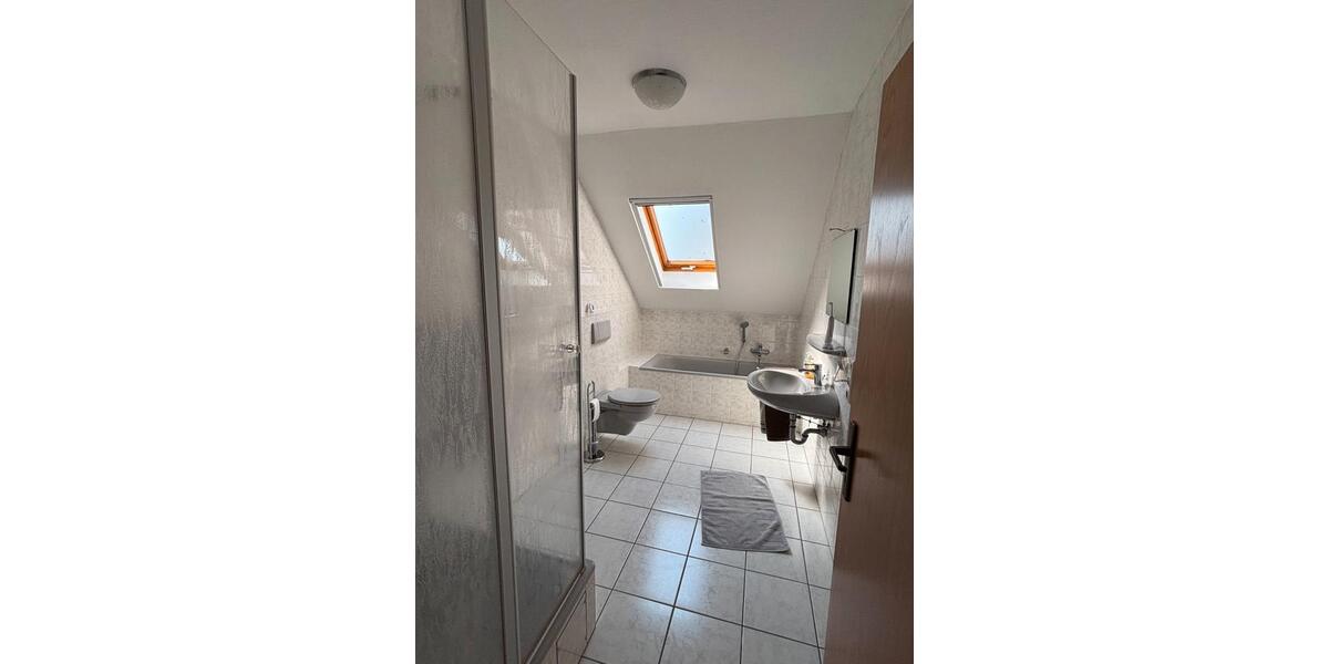 Dachgeschoßwohnung Hargesheim - 3 Zimmer, 90 m&sup2;, 950&euro; | Angebot:26699786