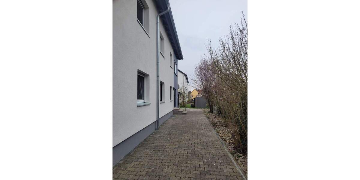 Etagenwohnung Giebelstadt - 3 Zimmer, 82 m&sup2;, 695&euro; | Angebot:26657142