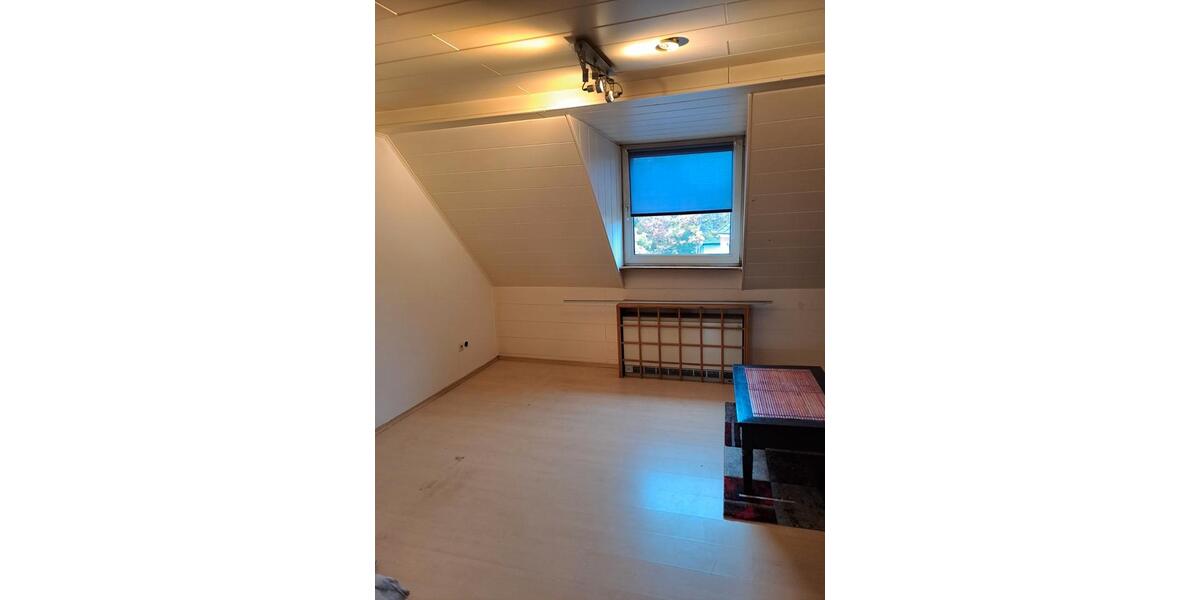 Dachgeschoßwohnung Duisburg Walsum - 2 Zimmer, 33 m&sup2;, 300&euro; | Angebot:26604516