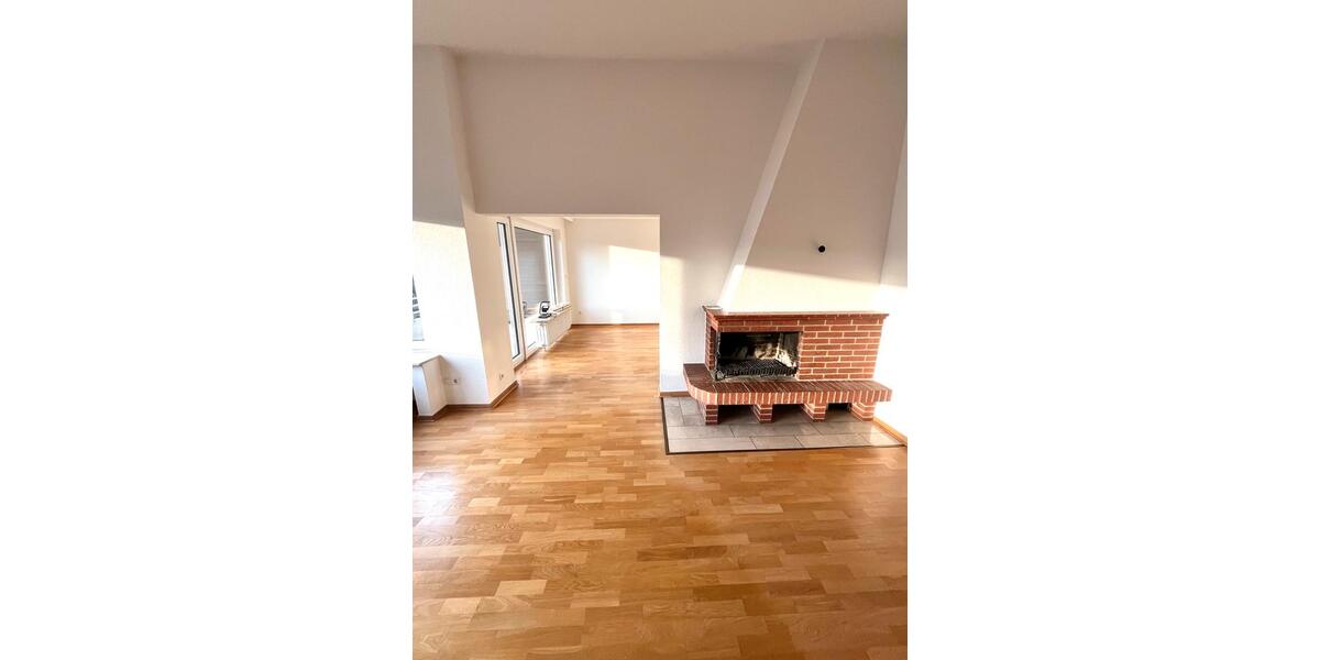 Dachgeschoßwohnung Detmold - 3 Zimmer, 120 m&sup2;, 1.250&euro; | Angebot:25384561