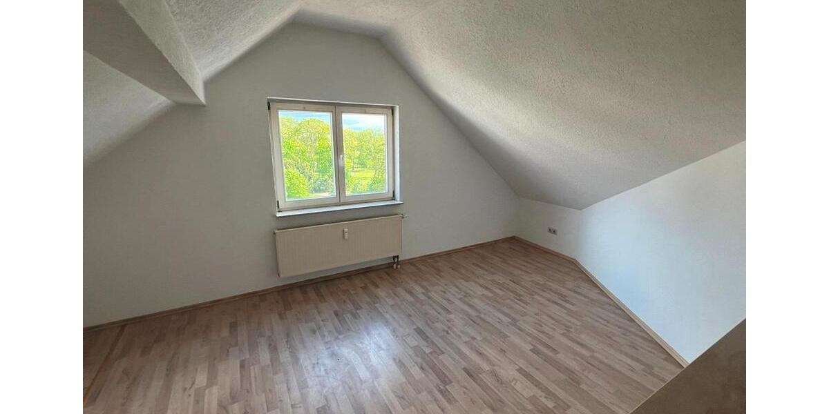 Dachgeschoßwohnung Arnstadt - 2 Zimmer, 87 m&sup2;, 609&euro; | Angebot:26650060