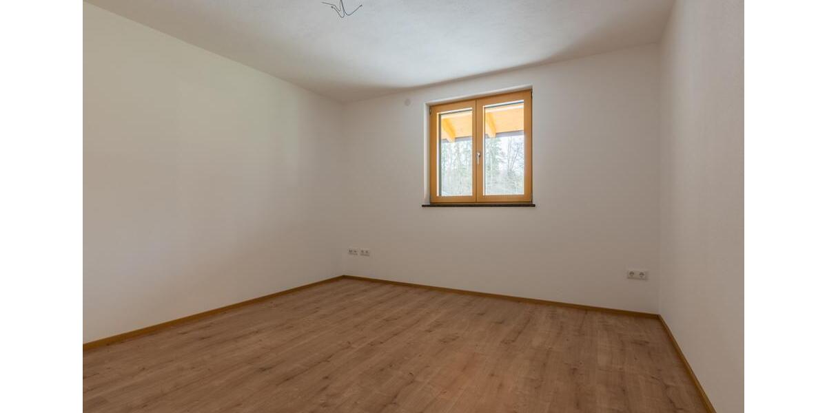 Etagenwohnung Neuburg am Inn - 4.5 Zimmer, 130 m&sup2;, 1.250&euro; | Angebot:26131537