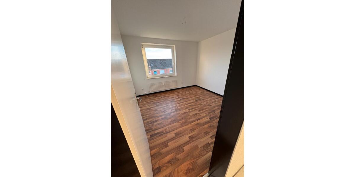 Etagenwohnung Nordenham - 4 Zimmer, 91 m&sup2;, 890&euro; | Angebot:25837175