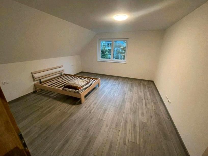 Neuwertige, helle Zwei-Zimmer-Wohnung, auf Wunsch möbliert