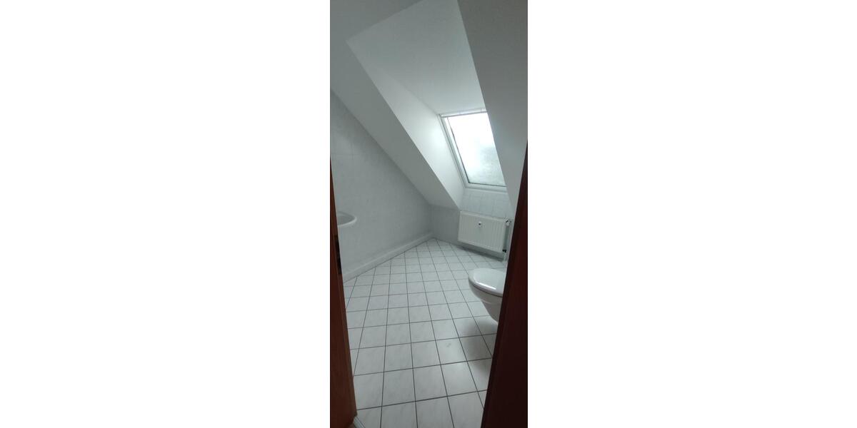 Dachgeschoßwohnung Cottbus - 3 Zimmer, 103 m&sup2;, 1.100&euro; | Angebot:24864999