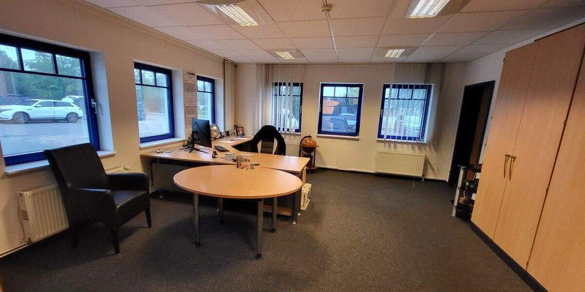 Gewerbeobjekt Lübeck / Sankt Lorenz Nord St. Lorenz Nord - 4 Zimmer, 157 m&sup2;, 900&euro; | Angebot:25681896