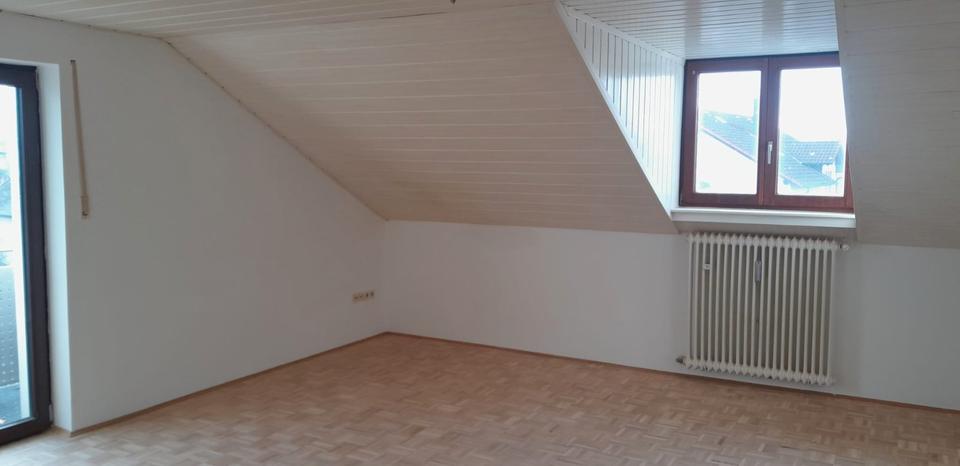 Dachgeschoßwohnung Abensberg - 3 Zimmer, 80 m&sup2;, 720&euro; | Angebot:26022283