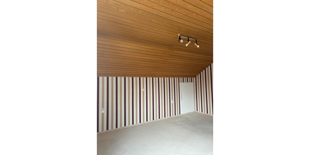 Dachgeschoßwohnung Villingen-Schwenningen Schwenningen - 3 Zimmer, 102 m&sup2;, 1.200&euro; | Angebot:25233030