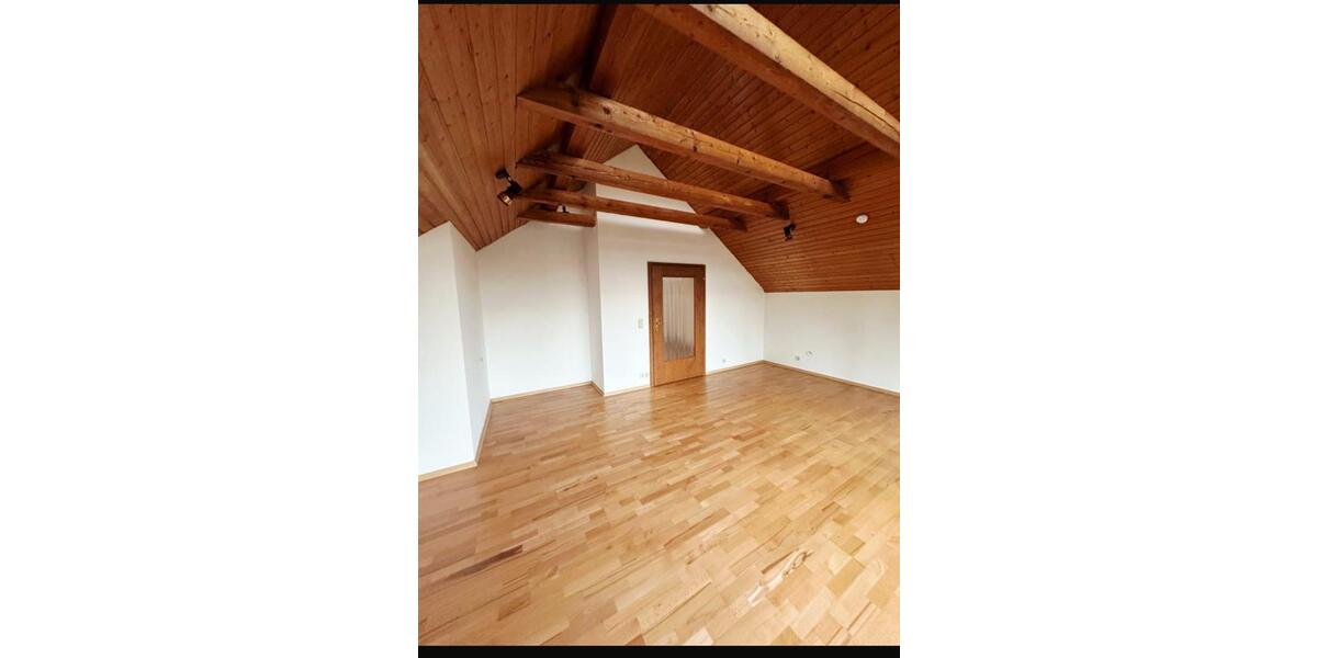 Dachgeschoßwohnung Neuburg an der Donau - 4 Zimmer, 100 m&sup2;, 1.200&euro; | Angebot:26075467