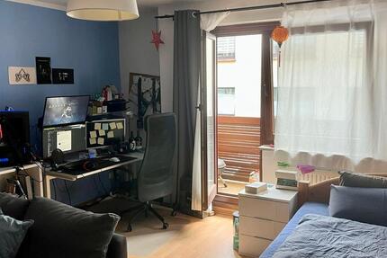 Helles möbliertes WG-Zimmer 22,3 qm mit Balkon