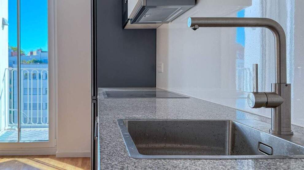 Schlau und effizient geschnittene Wohnung - Bodentiefe Fenster, viel Licht und mitten in der Stadt 2 zimmer