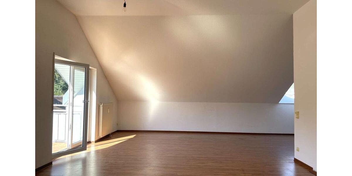 Dachgeschoßwohnung Klingenthal - 4 Zimmer, 146 m&sup2;, 740&euro; | Angebot:26547170