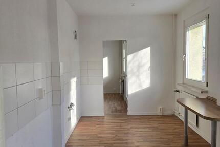 Großzügige Familienwohnung mit 113,3m² Wohnfläche + 6 Räume + Dusche + Wanne + zwei Balkone 6 zimmer