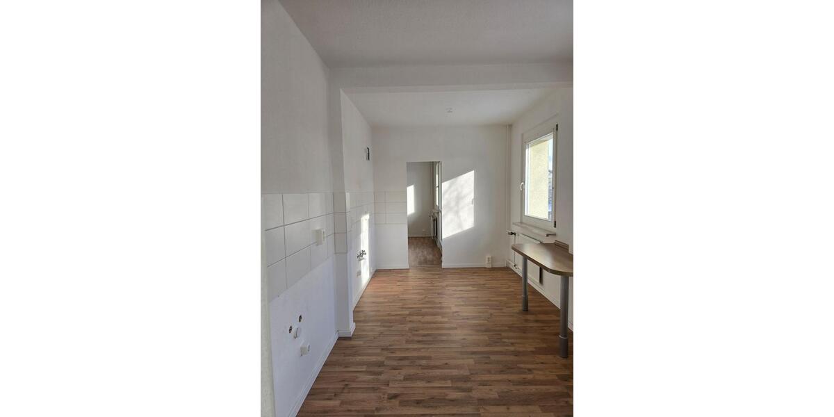 Großzügige Familienwohnung mit 113,3m² Wohnfläche + 6 Räume + Dusche + Wanne + zwei Balkone 6 zimmer