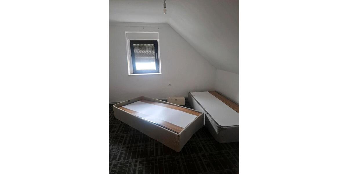 Etagenwohnung Frechen - 7 Zimmer, 150 m&sup2;, 2.200&euro; | Angebot:26498588
