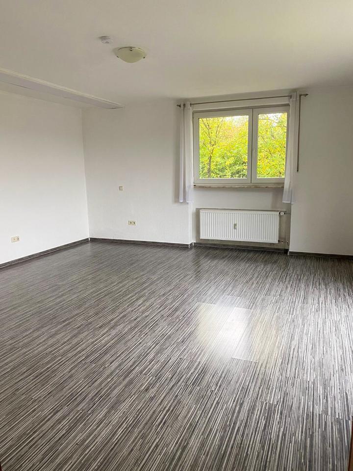 Schöne 1-Zi.-Wohn. WÜ-Versbach – Terrasse, EBK & Stellplatz zimmer