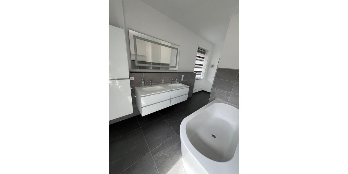 Einfamilienhaus Geilenkirchen - 3 Zimmer, 180 m&sup2;, 2.000&euro; | Angebot:26591592