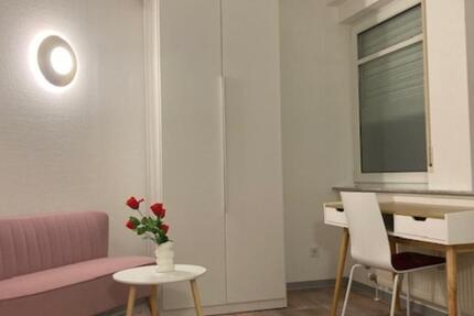 1 Zi. in 5-WG in 140 qm Wo. an Frau in Filderstadt-Sielmingen 1 zimmer