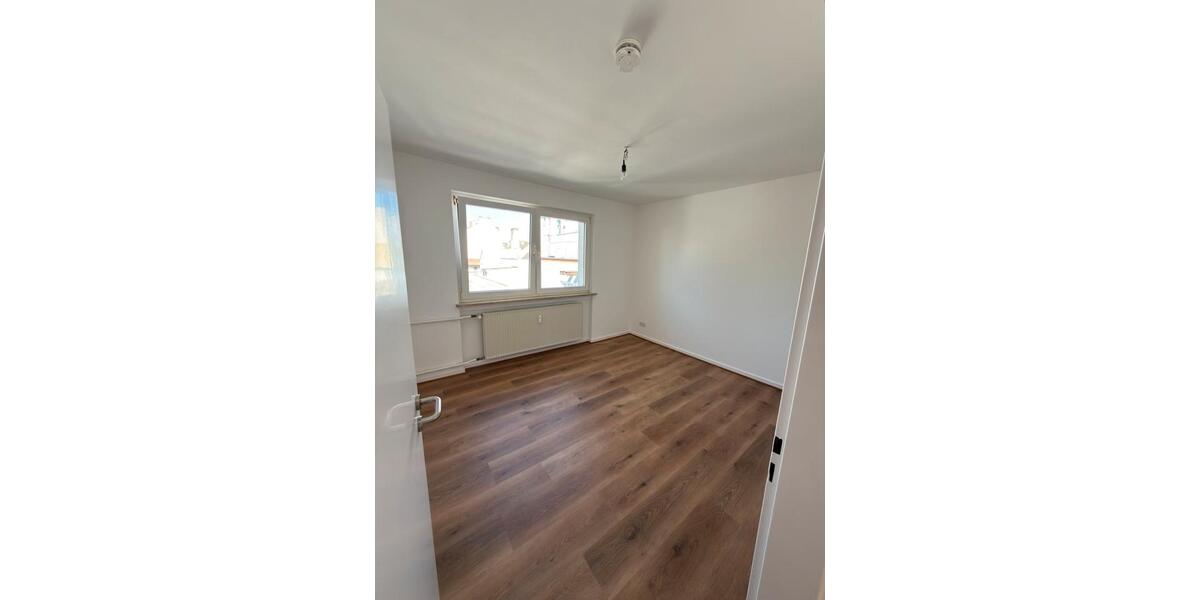 Etagenwohnung Wiesbaden Biebrich - 2 Zimmer, 47 m&sup2;, 990&euro; | Angebot:26325843
