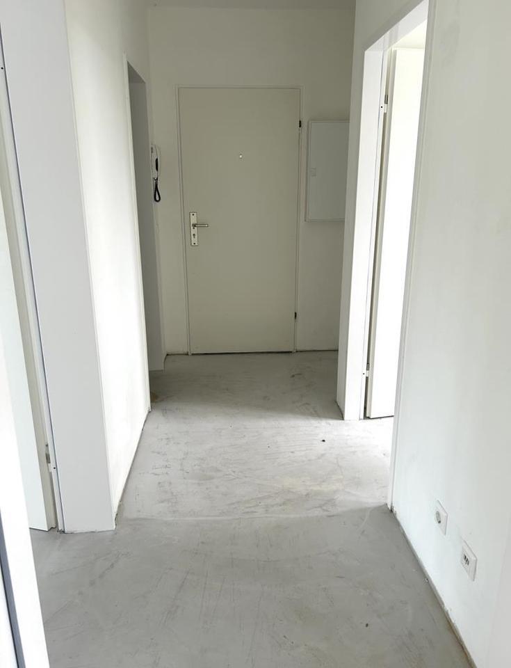 Bei VIVAWEST die Sonnenstrahlen auf dem eigenen Balkon genießen. zimmer
