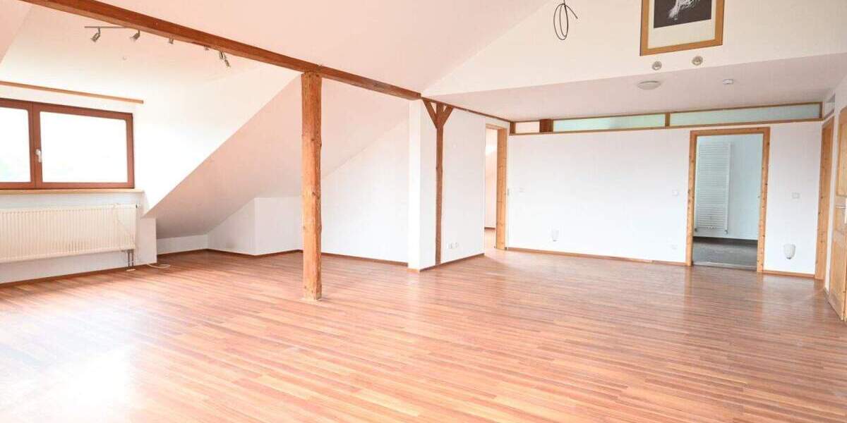 Etagenwohnung Neumarkt-Helena Helena - 3 Zimmer, 118 m&sup2;, 740&euro; | Angebot:25313573