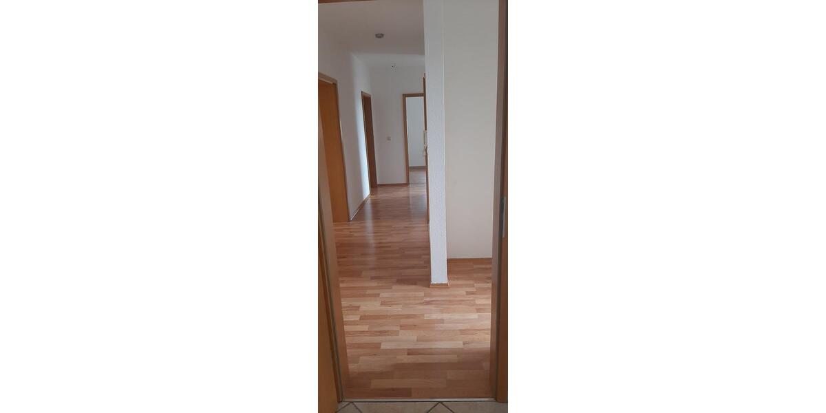 Etagenwohnung Coswig - 4 Zimmer, 97 m&sup2;, 1.025&euro; | Angebot:26688584
