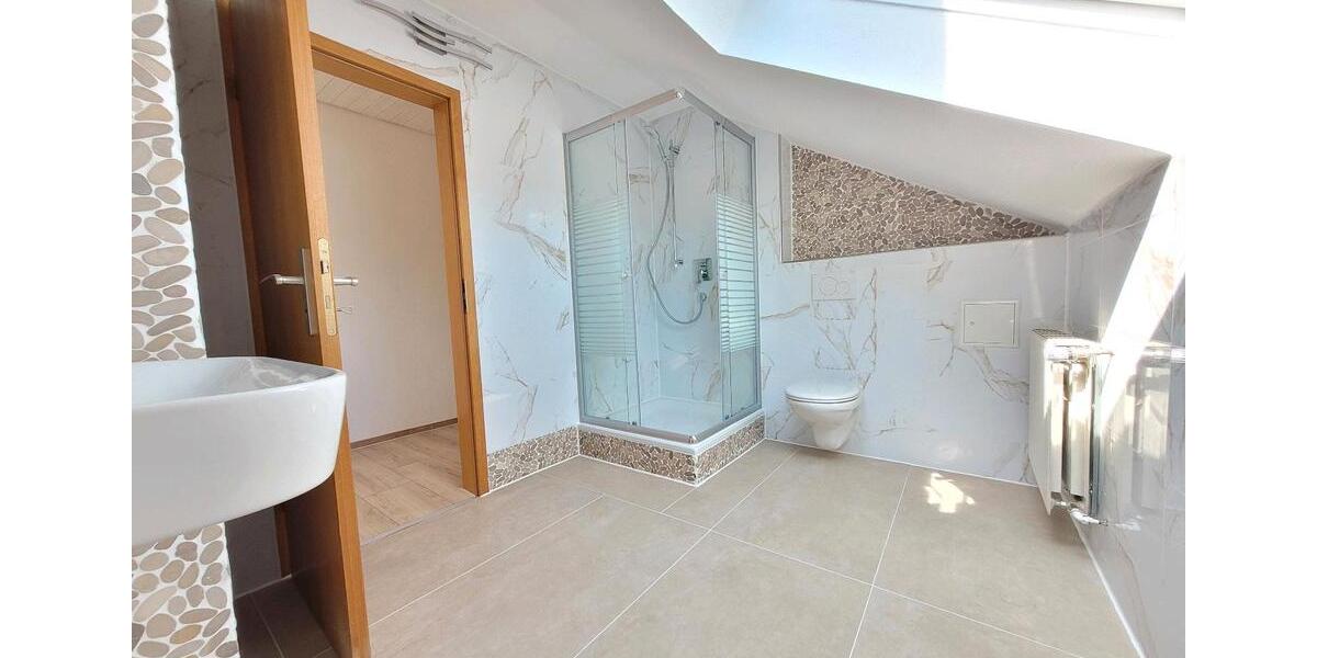 Dachgeschoßwohnung Frickingen - 4 Zimmer, 88 m&sup2;, 1.300&euro; | Angebot:26212062