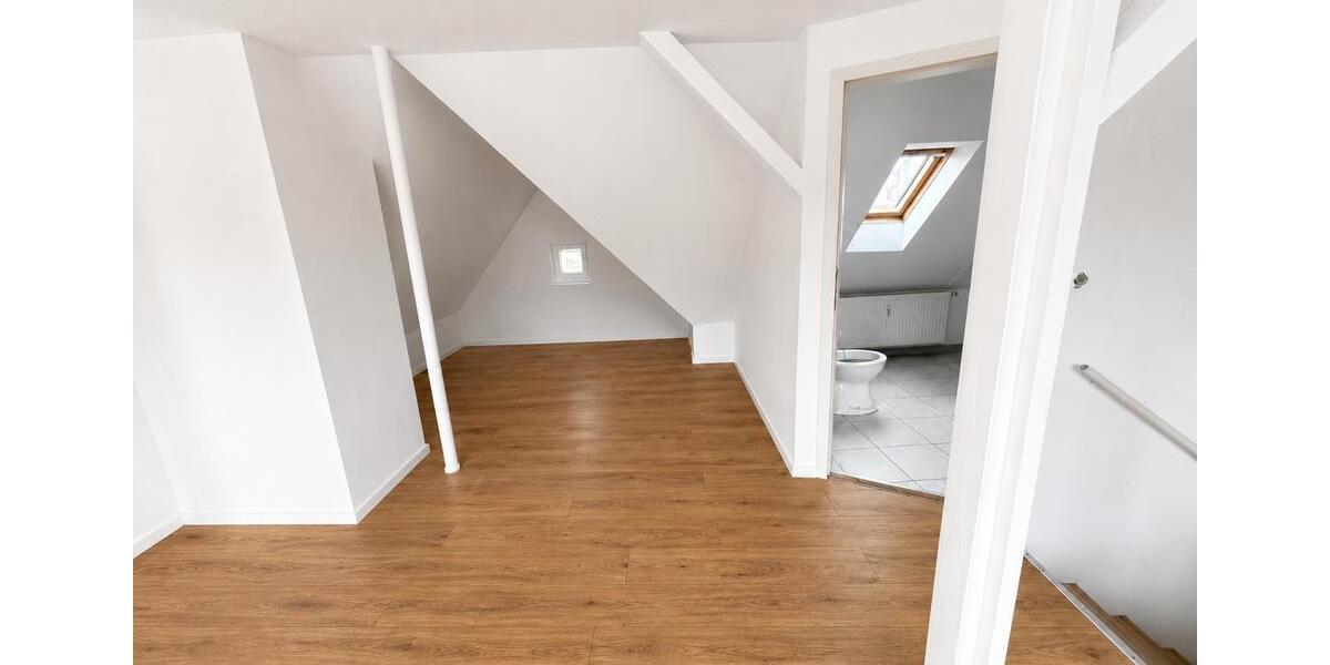 Dachgeschoßwohnung Weinheim - 2 Zimmer, 64 m&sup2;, 880&euro; | Angebot:26563799
