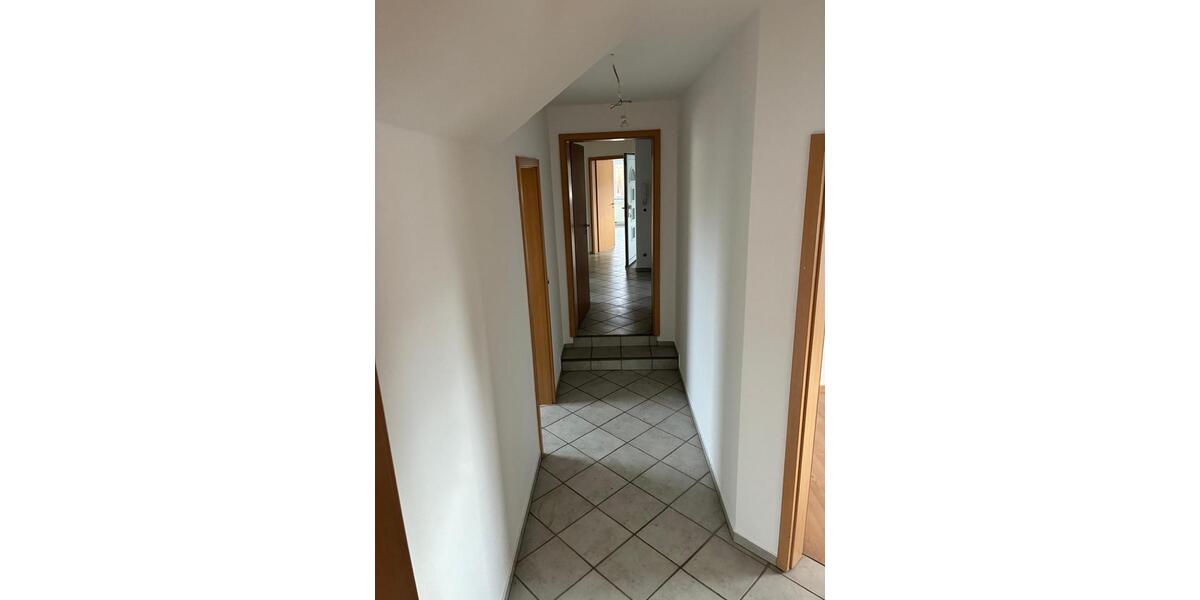 Dachgeschoßwohnung Münzenberg - 4 Zimmer, 110 m&sup2;, 950&euro; | Angebot:26618331